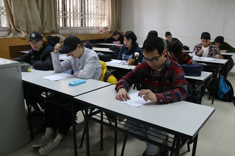 新生参加分班考试_副本.jpg