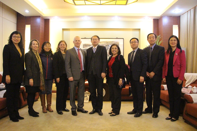 交流合作一:与耽美小说
美国亚利桑那大学孔子学院和北佛罗里达大学孔子学院加强交流 (4).JPG